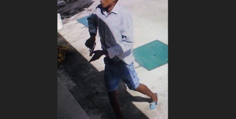 VIDEO: Customer robbed while making purchase at fruit stand