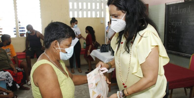 Human Services Ministry distributes spectacles to Region 3 residents
