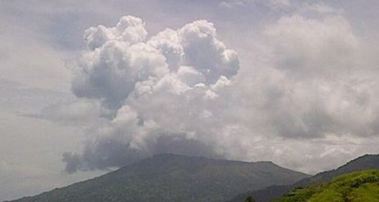 Opposition calls on Government to assist in accomodating Vincentians if volcano crisis worsens