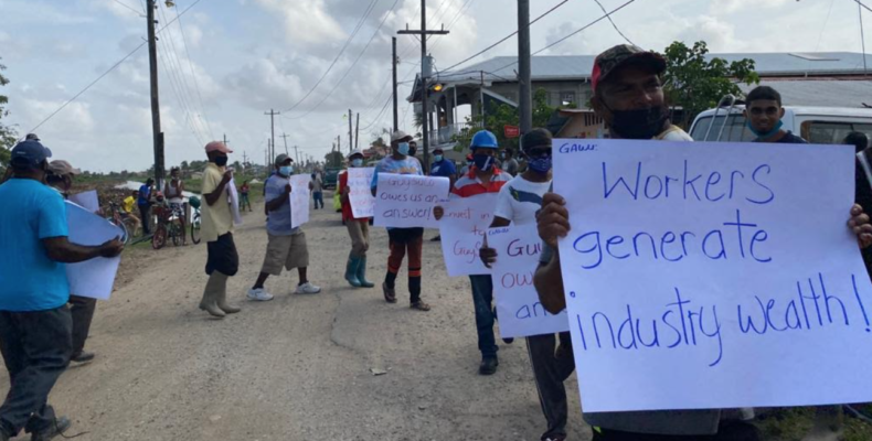 Uitvlugt sugar workers restart protests for better salaries and wages