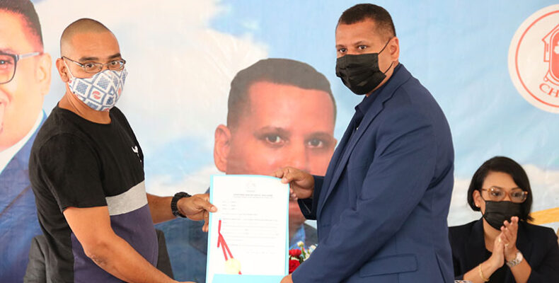 400 house lots distributed in Linden