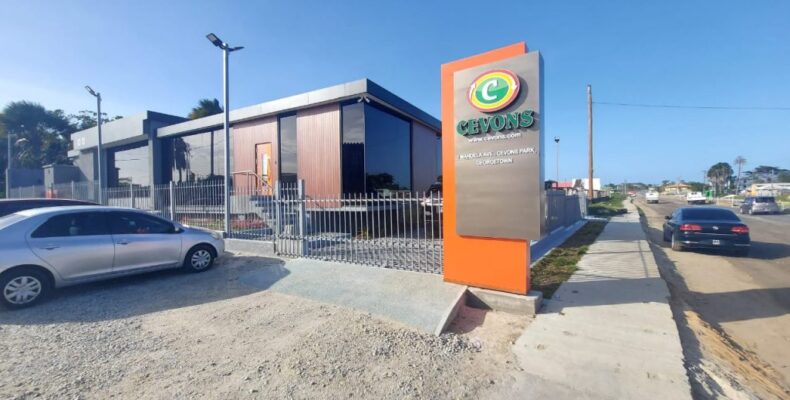 Gunmen tie up security guards, invade Cevon’s at Mandela Avenue