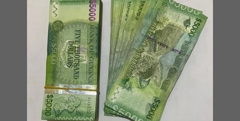 Policeman refuses $700,000 bribe, puts alleged corrupters in custody
