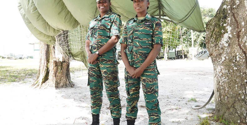Female reserve officers first to complete paratrooper’s course