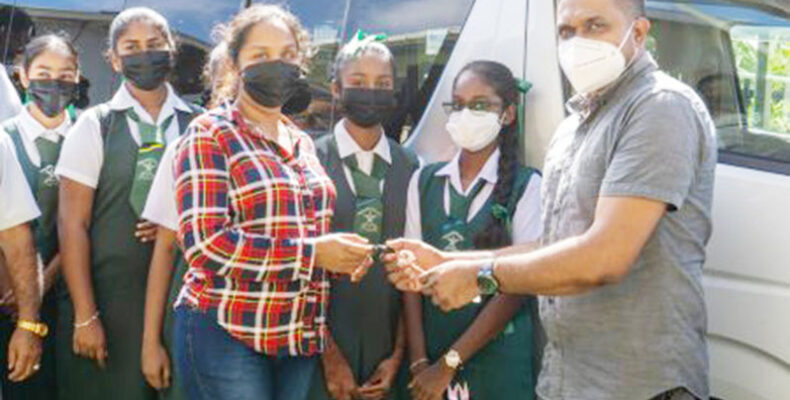 Free transportation for Wakenaam, Leguan students
