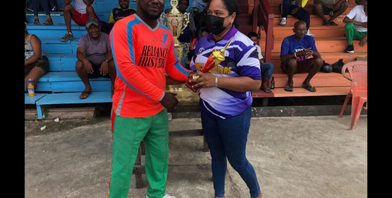 Reliance Scheme lifts Shiv Mandholall memorial trophy