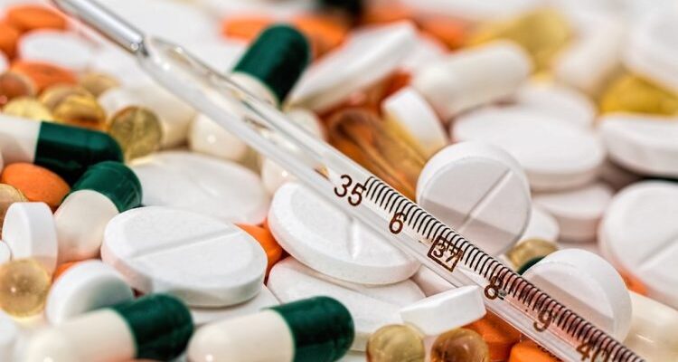 Patterson accuses Government of dolling out billions in contracts to associates; Points to drug procurement contracts