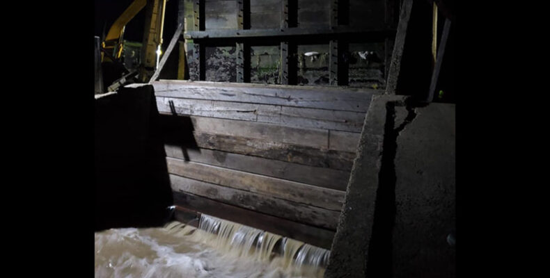 NDIA installs stop logs at Andrews sluice after koker door fails