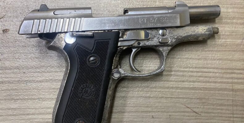 Man found with unlicensed gun in bar arrested