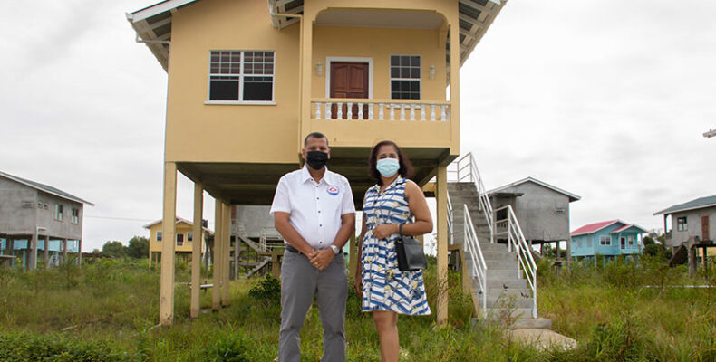 11 new homeowners receive keys in Cummings Lodge housing development