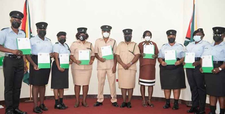 Ten warders complete prison management course
