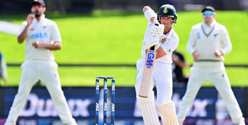 Erwee’s century helps South Africa claim day one