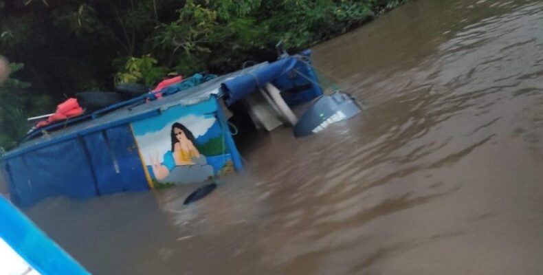 17 persons rescued from sinking boat; captain’s license suspended