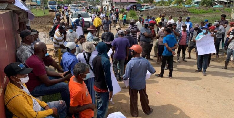 Rice farmers continue protest as millers drop price for paddy again