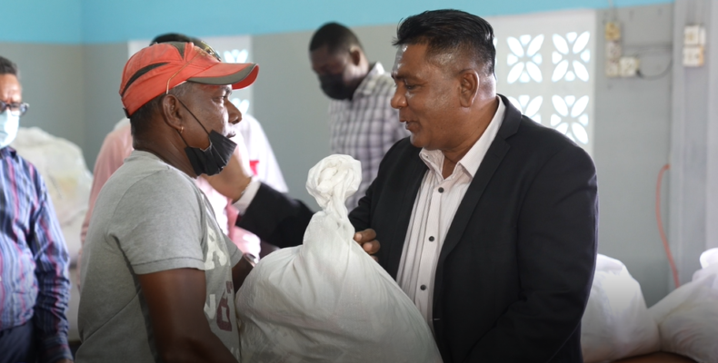 Agri. Minister distributes hampers to fishermen; optimistic about fishing industry