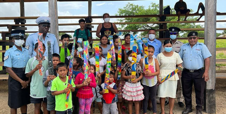 Children in Moco Moco, Kumu villages receive kites