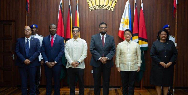 Ambassadors from Philippines, Zimbabwe accredited