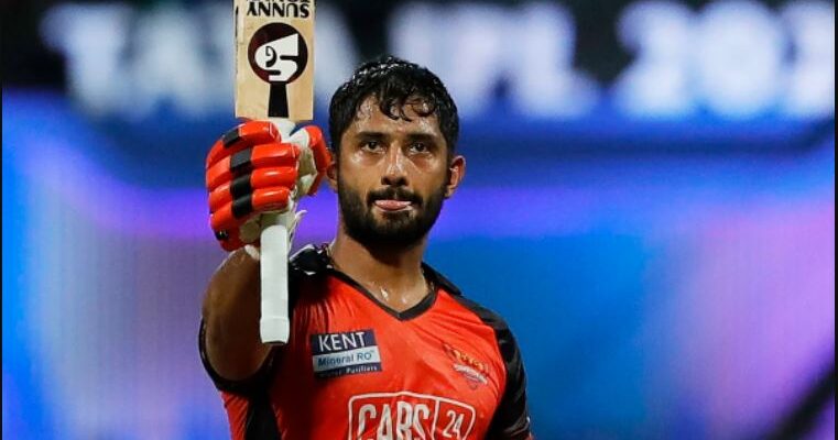 IPL: Sunrisers beat Mumbai to keep playoff chances alive