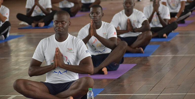 Soldiers do yoga ahead of international event