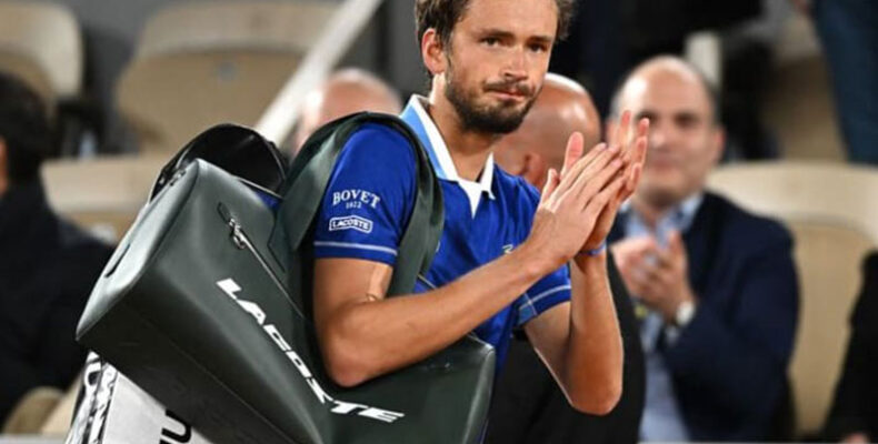 Medvedev returns to number one with imminent Wimbledon ban