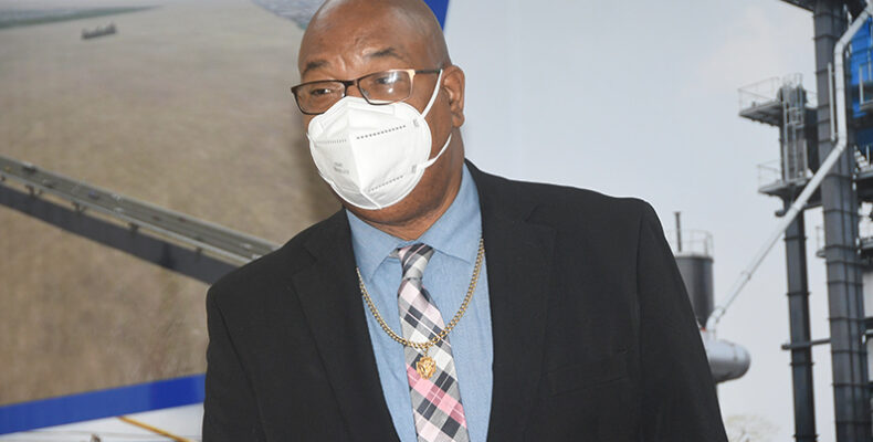 Residents voluntarily removing encumbrances from roadsides, development sites