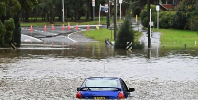 Sydney floods: Tens of thousands told to evacuate