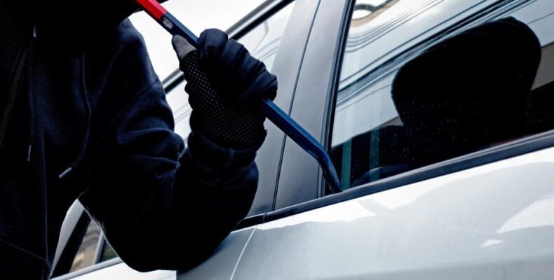 Valuables belonging to Surinamese businessman stolen from car outside Umana Yana