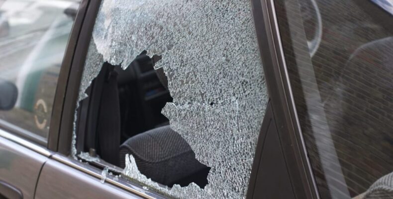 Bandits break vehicle window, rob Linden businesswoman of cash